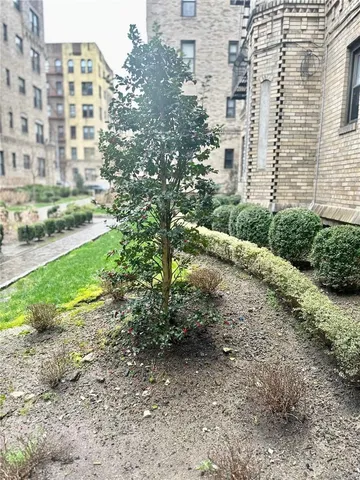 $240,000 | 2075 Wallace Avenue, Unit 546 | Pelham Parkway