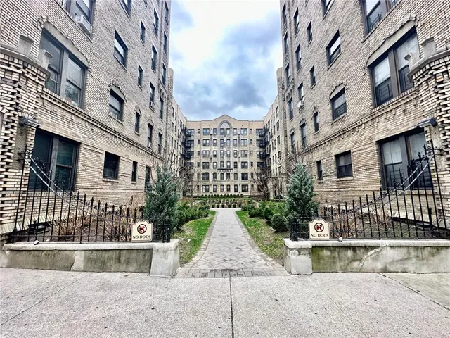 $240,000 | 2075 Wallace Avenue, Unit 546 | Pelham Parkway