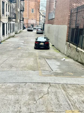 $240,000 | 2075 Wallace Avenue, Unit 546 | Pelham Parkway