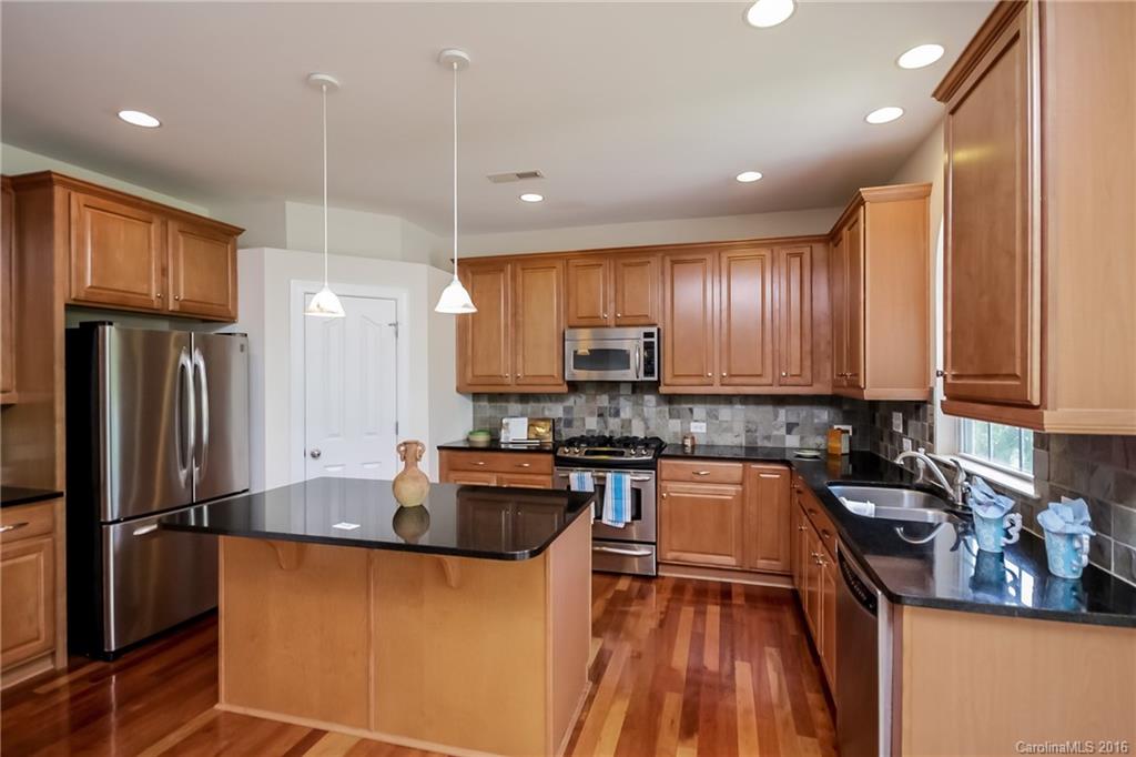 6217 Castlecove Road Charlotte, NC 28278 - Photo 4 of 24