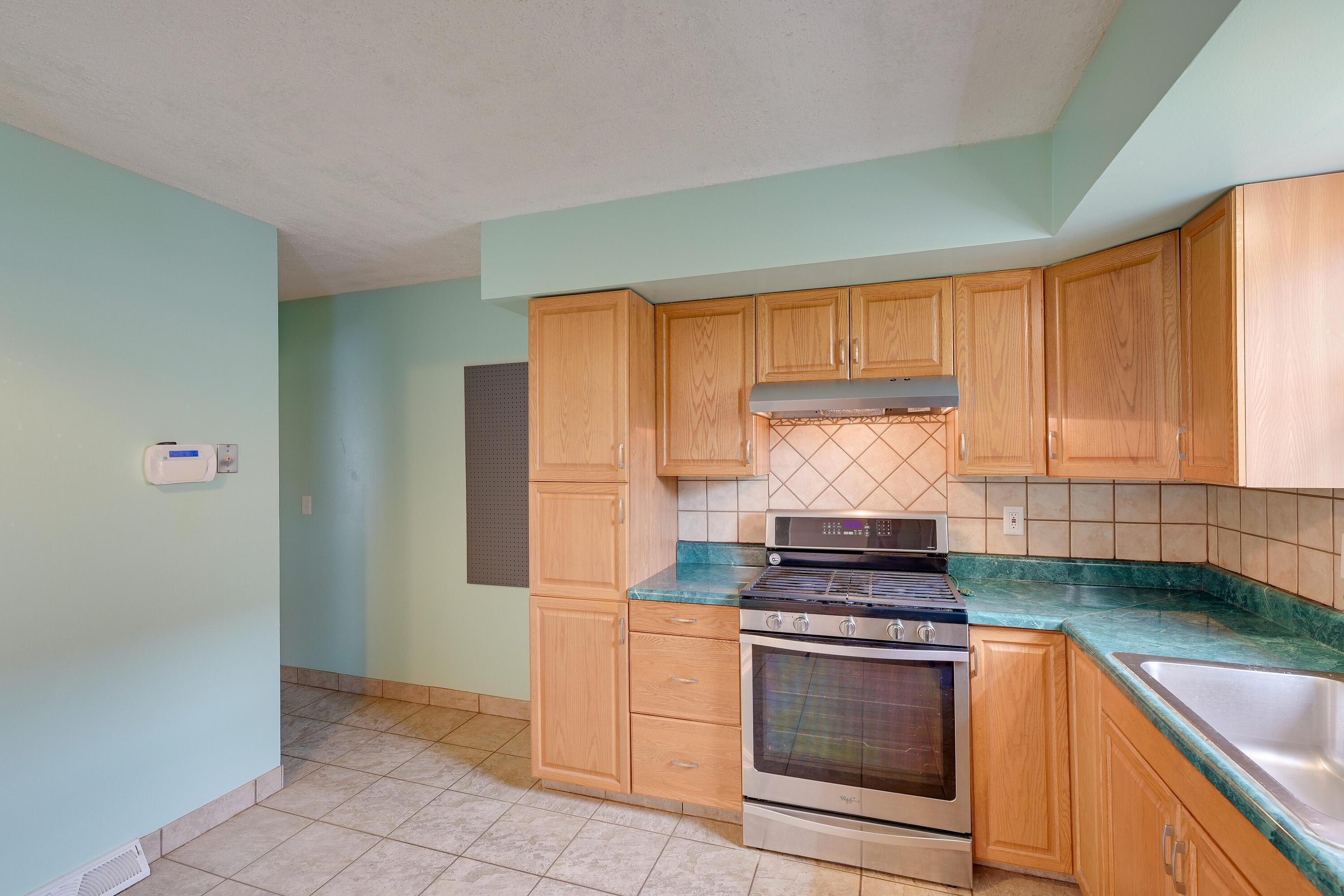 5383 Pine Bluff Road Columbus, OH 43229 - Photo 11 of 32 Kitchen