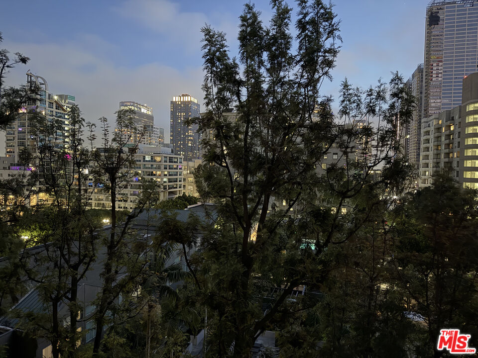 600 West 9th Street, Unit 810 Los Angeles, CA 90015 - Photo 15 of 24 a view of a city