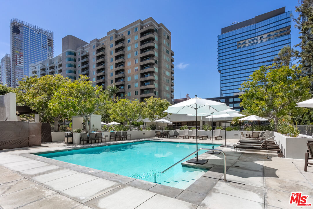 600 West 9th Street, Unit 810 Los Angeles, CA 90015 - Photo 21 of 24 a view of a patio with a table and chairs under an umbrella