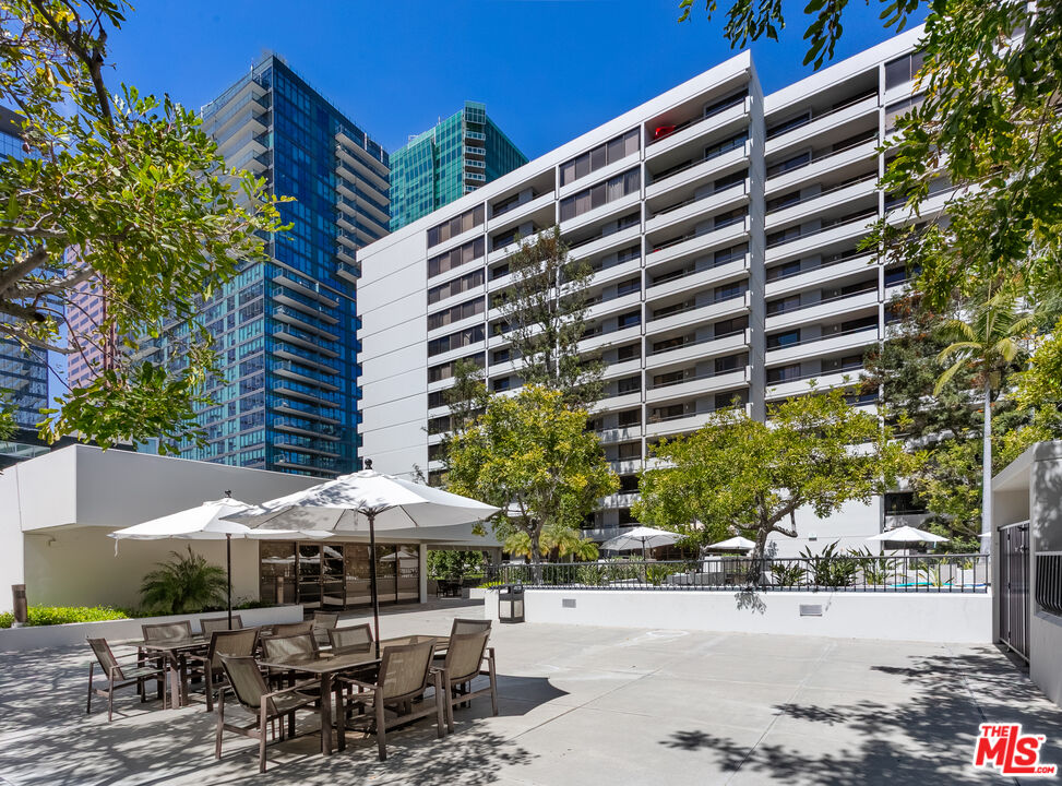 600 West 9th Street, Unit 810 Los Angeles, CA 90015 - Photo 23 of 24 a patio with a table and chairs under an umbrella