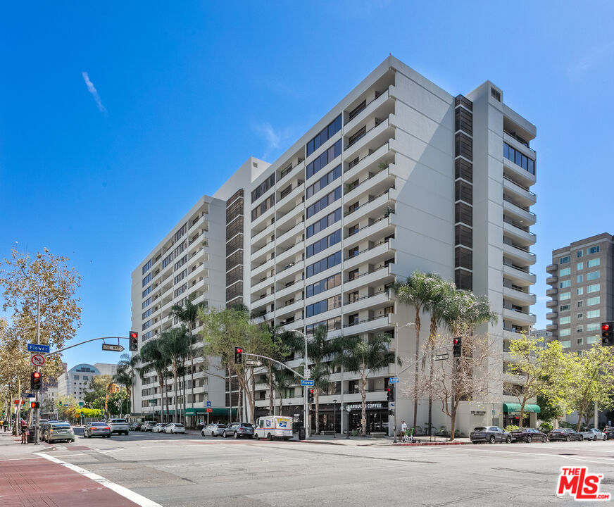 600 West 9th Street, Unit 810 Los Angeles, CA 90015 - Photo 24 of 24 a front view of a building