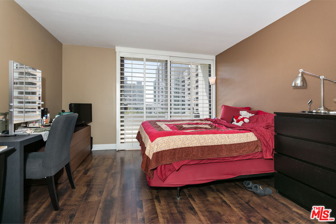 600 West 9th Street, Unit 810 Los Angeles, CA 90015 - Photo 10 of 24 a bedroom with a bed chair and a window