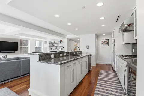 $2,150,000 | 2 Battery Wharf, Unit 2302, Boston, MA 02109