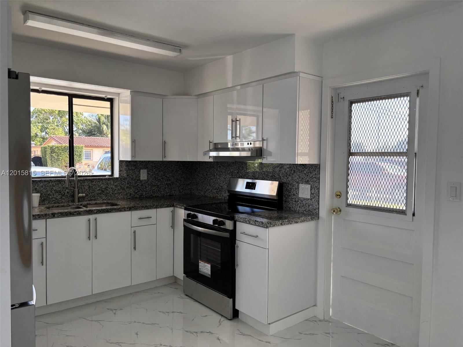 7343 Southwest 21st Street Miami, FL 33155 - Photo 4 of 21