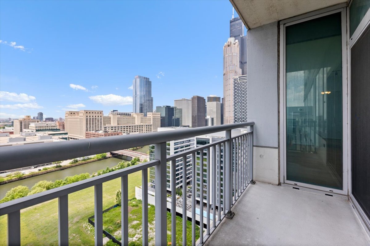 701 South Wells Street, Unit 2005 Chicago, IL 60607 - Photo 15 of 26