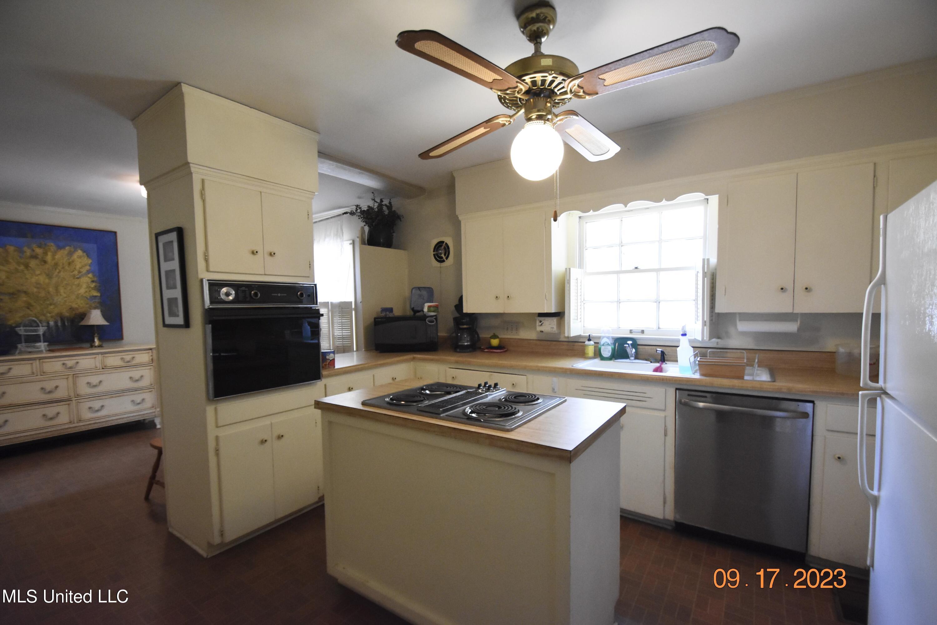 501 Macarthur Avenue Greenwood, MS 38930 - Photo 7 of 23 DSC_0440