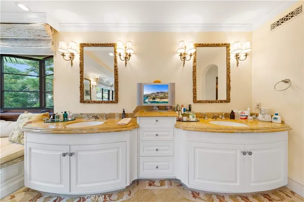 a view of livingroom with furniture and windows