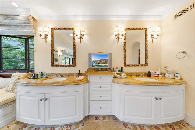 a view of livingroom with furniture and windows