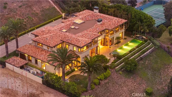 a view of a yard with an outdoor space