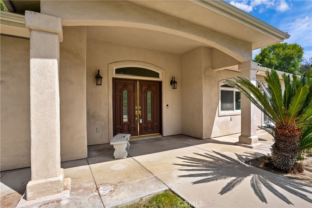29781 Pasada Road Temecula, CA 92591 - Photo 7 of 58 Front entryway to main house