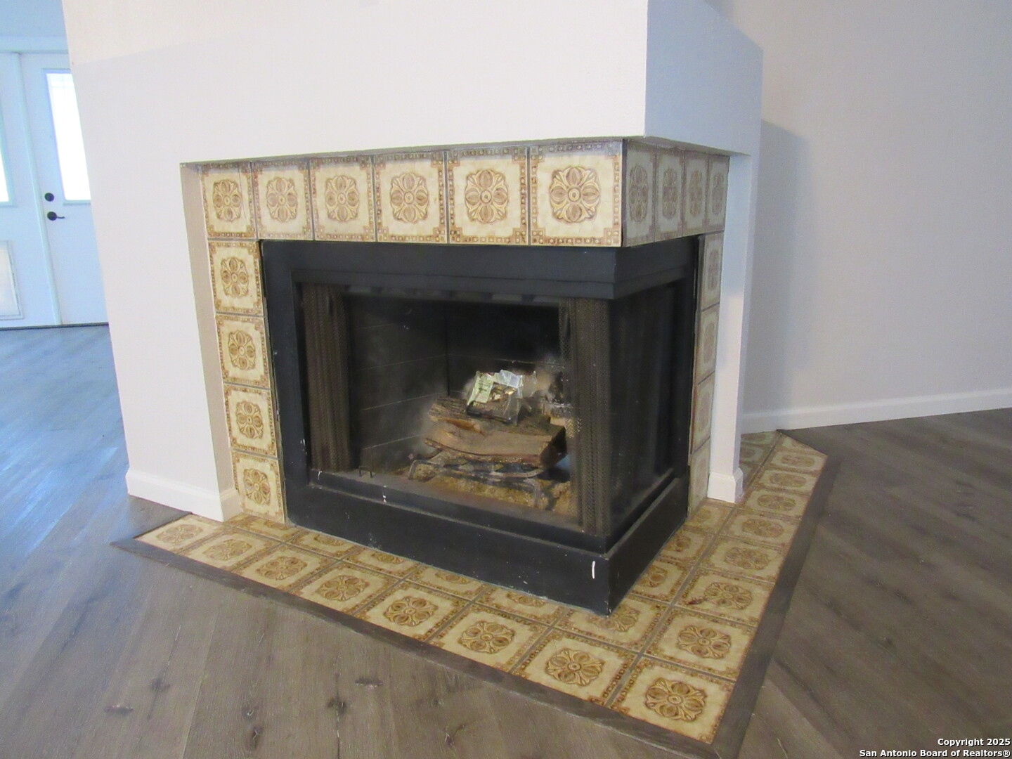 7731 Clear Ridge Drive San Antonio, TX 78239 - Photo 22 of 54 a living room with a fireplace