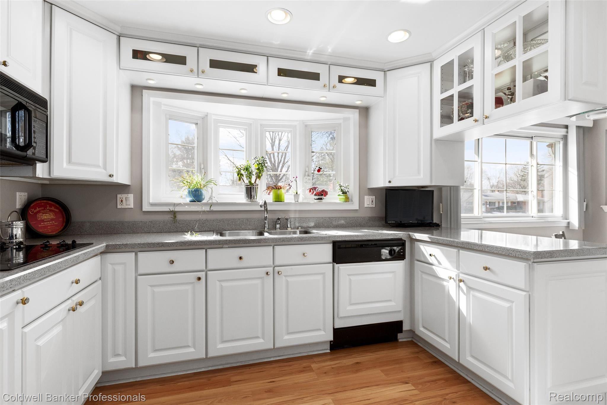 951 North Reading Road Bloomfield Hills, MI 48304 - Photo 11 of 29 Kitchen 1.jpg