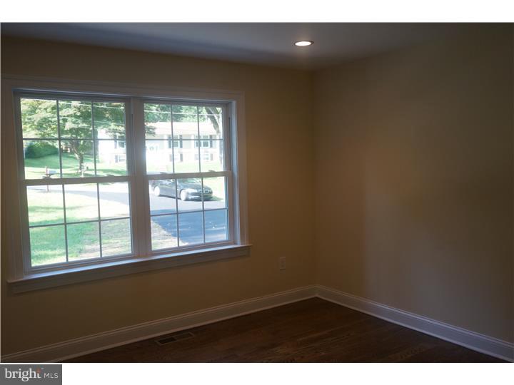 236 Valley View Road Berwyn, PA 19312 - Photo 4 of 25 Living Room