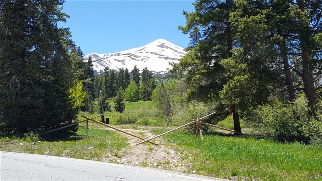 875 4 O Clock Road, Unit D1 Breckenridge, CO 80424 - Photo 13 of 25 a view of a tennis ground with a small park