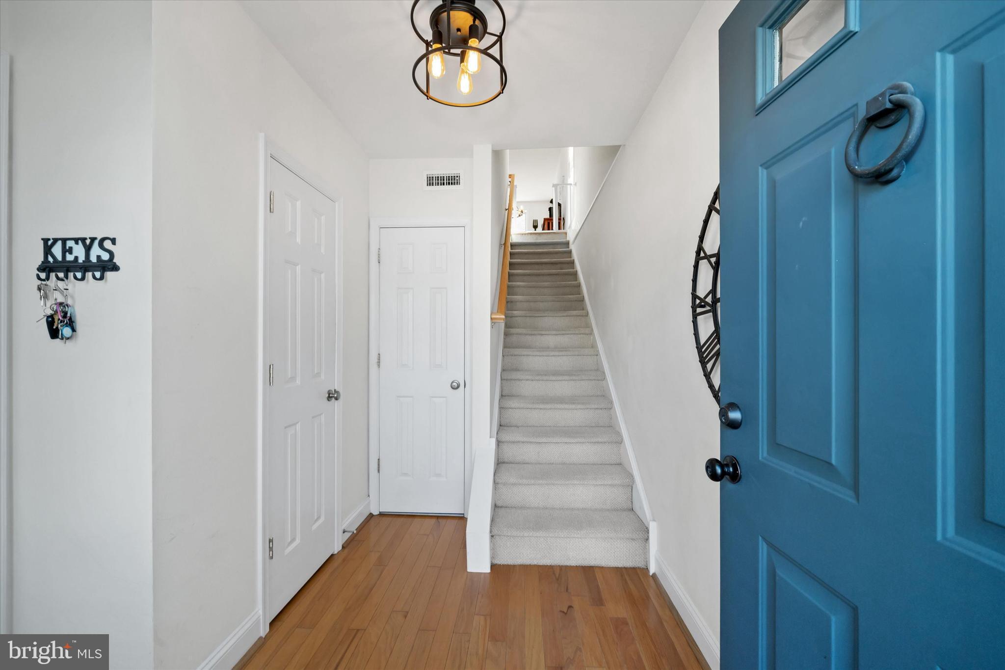 4611 Pechin Street Philadelphia, PA 19128 - Photo 2 of 27 Foyer