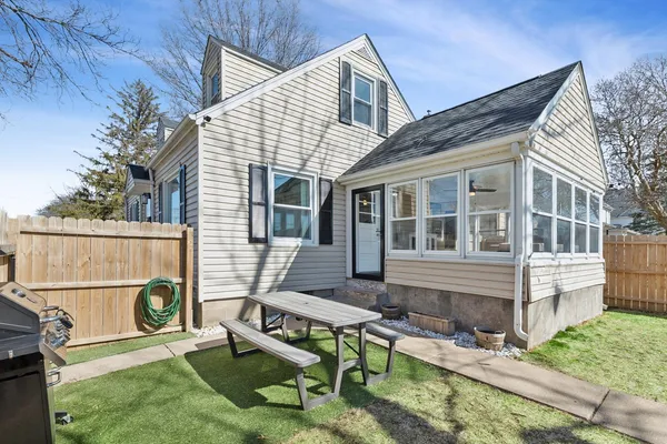 $190,000 | 2800 15th Street, Moline, IL 61265