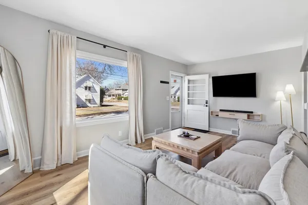 $190,000 | 2800 15th Street, Moline, IL 61265