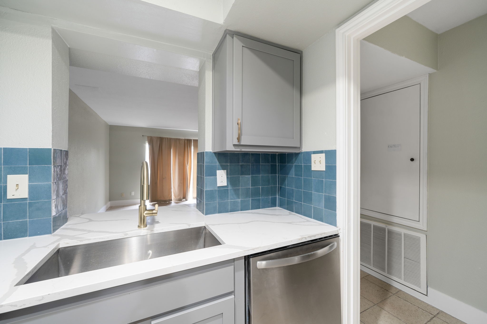 11550 Chimney Rock Road, Unit 521 Houston, TX 77035 - Photo 9 of 30 a kitchen with a sink and cabinets