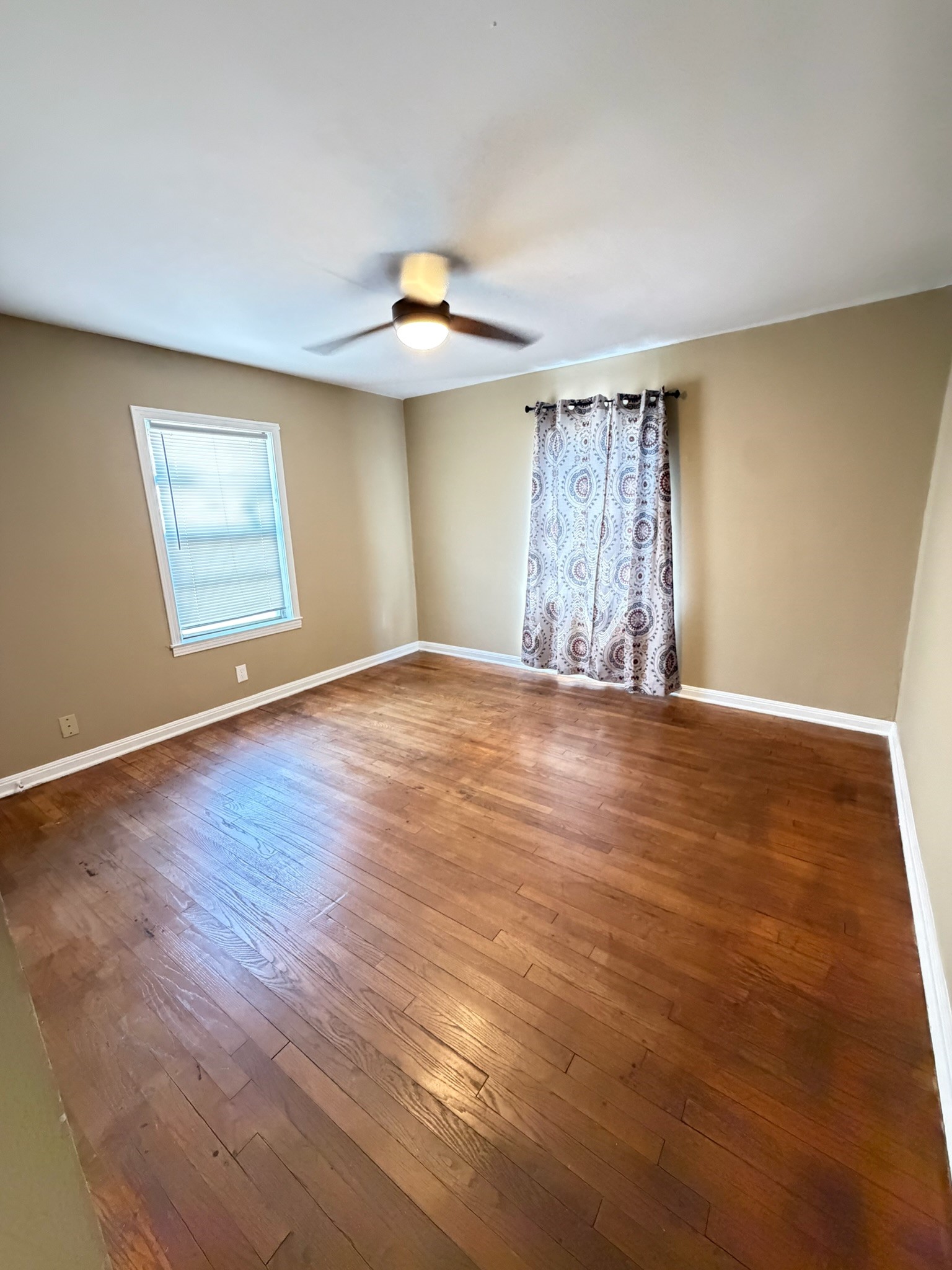 3831 Alberta Street Houston, TX 77021 - Photo 10 of 24 Downstairs bedroom