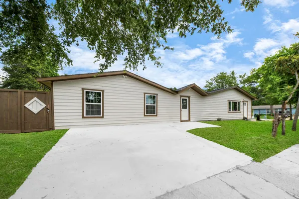 $1,300 | 5903 Belneath Street, Unit B, Houston, TX 77033