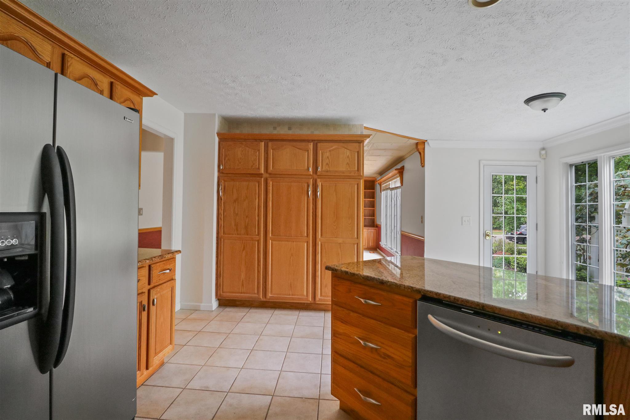 5212 North Rothmere Drive Peoria, IL 61615 - Photo 13 of 38