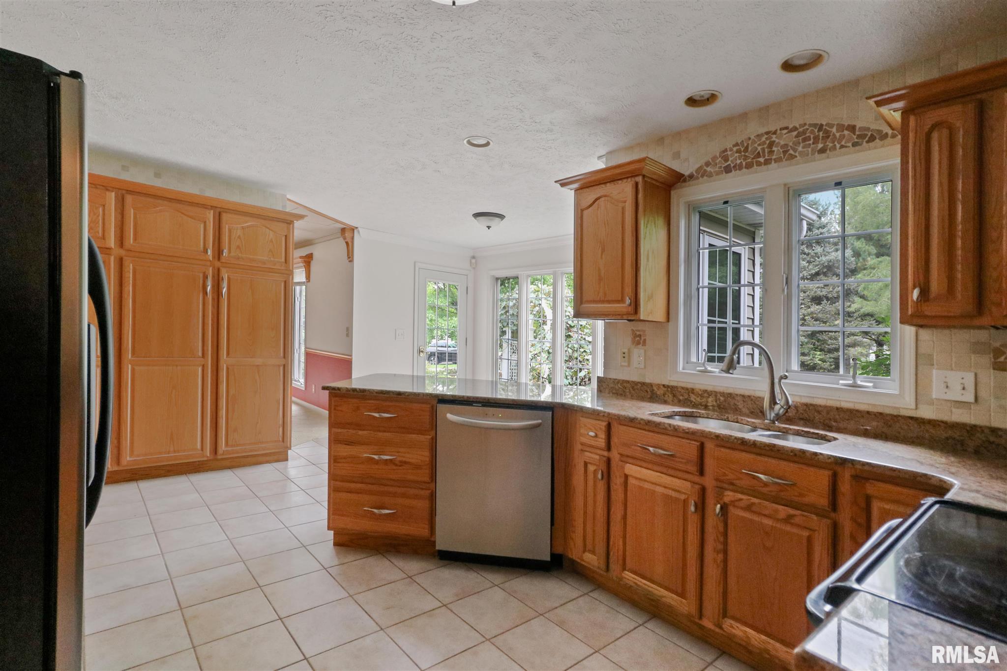5212 North Rothmere Drive Peoria, IL 61615 - Photo 14 of 38