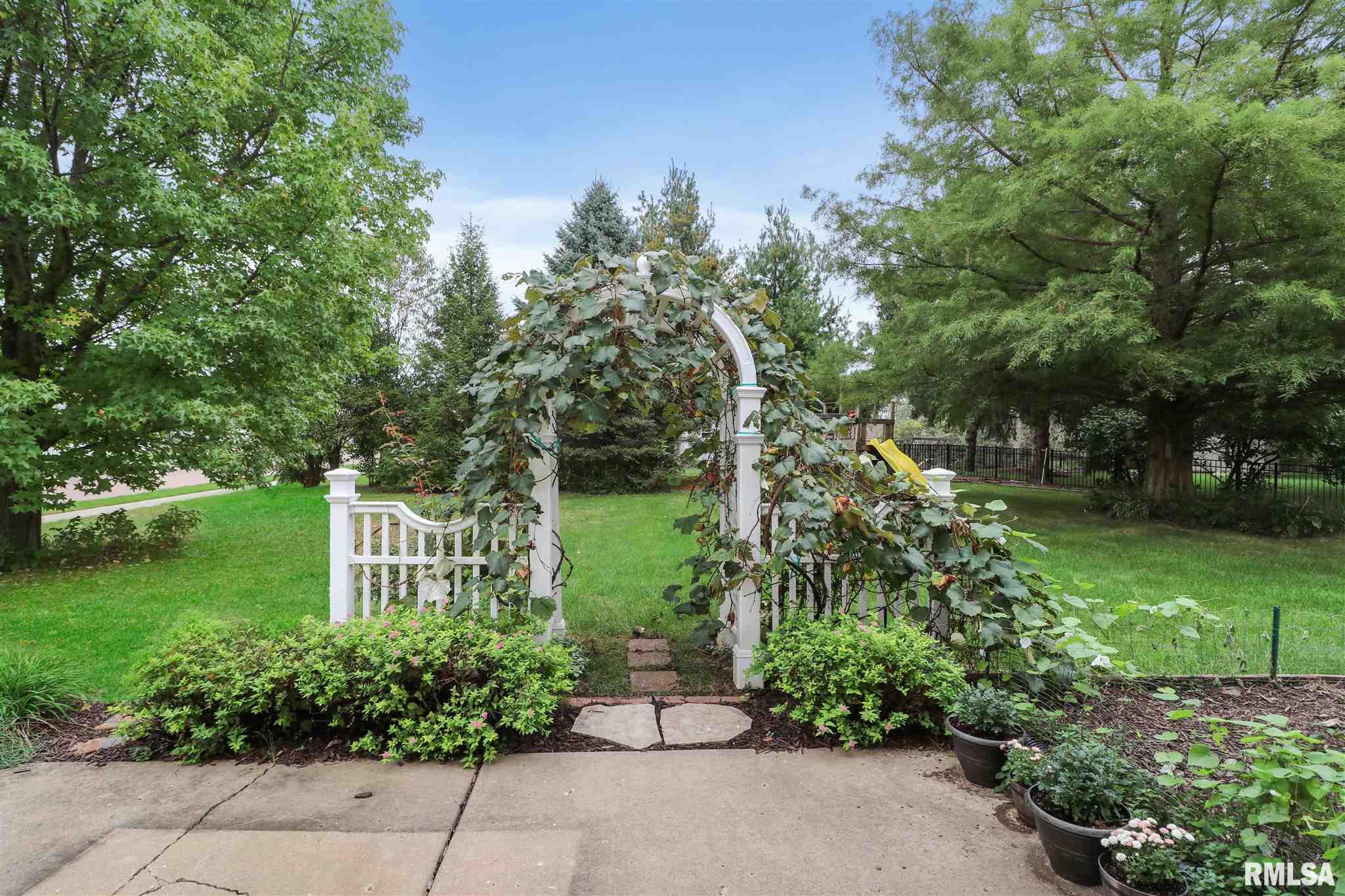 5212 North Rothmere Drive Peoria, IL 61615 - Photo 34 of 38