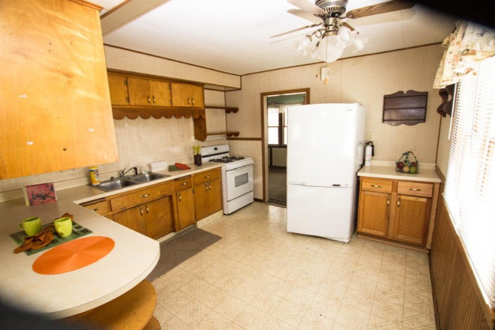 46123 Lakeview Drive Decatur, MI 49045 - Photo 5 of 18 IMG_5365