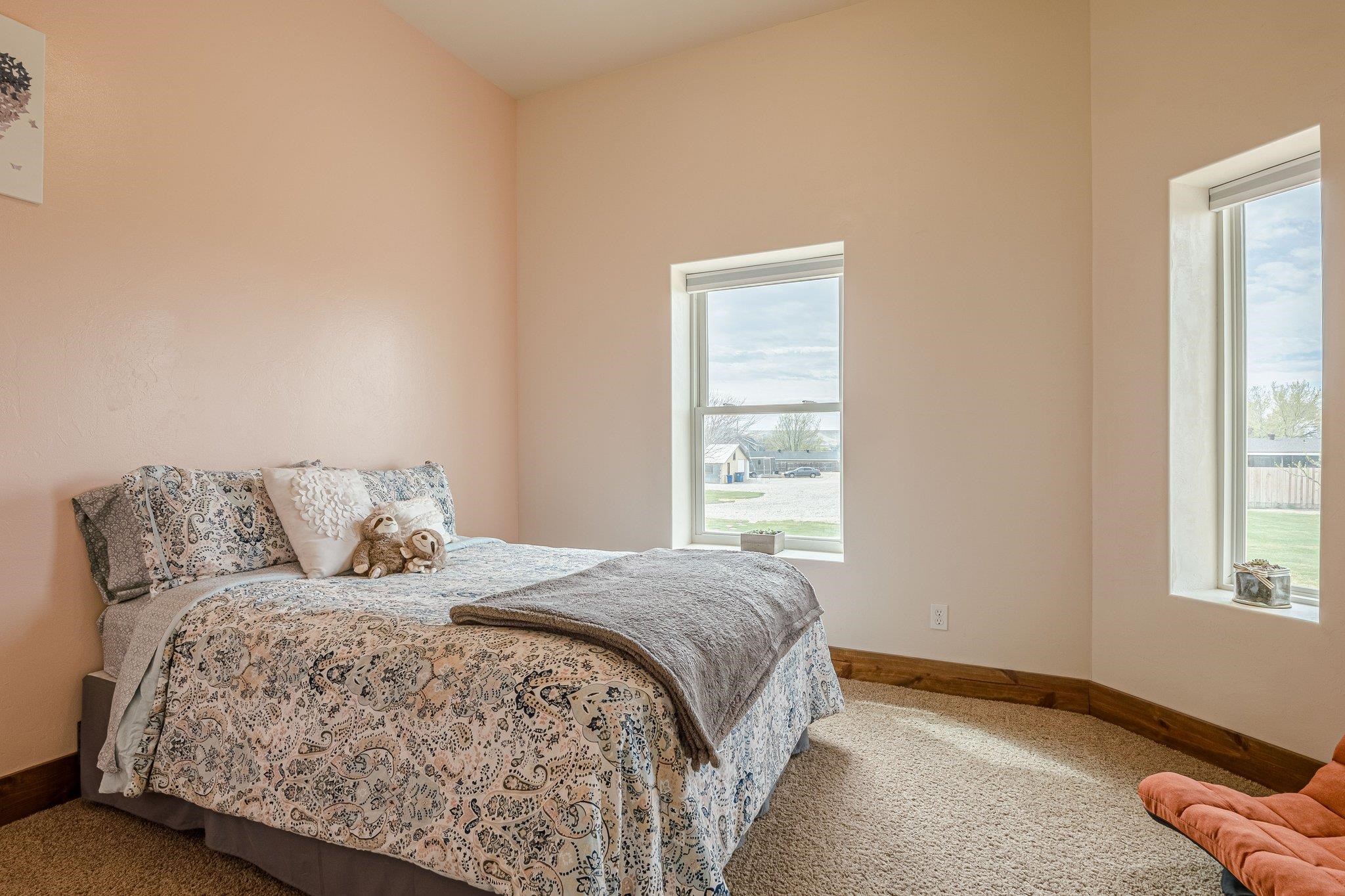 3652 1/2 G 7/10 Road Palisade, CO 81526 - Photo 19 of 42 a bedroom with a bed and a window