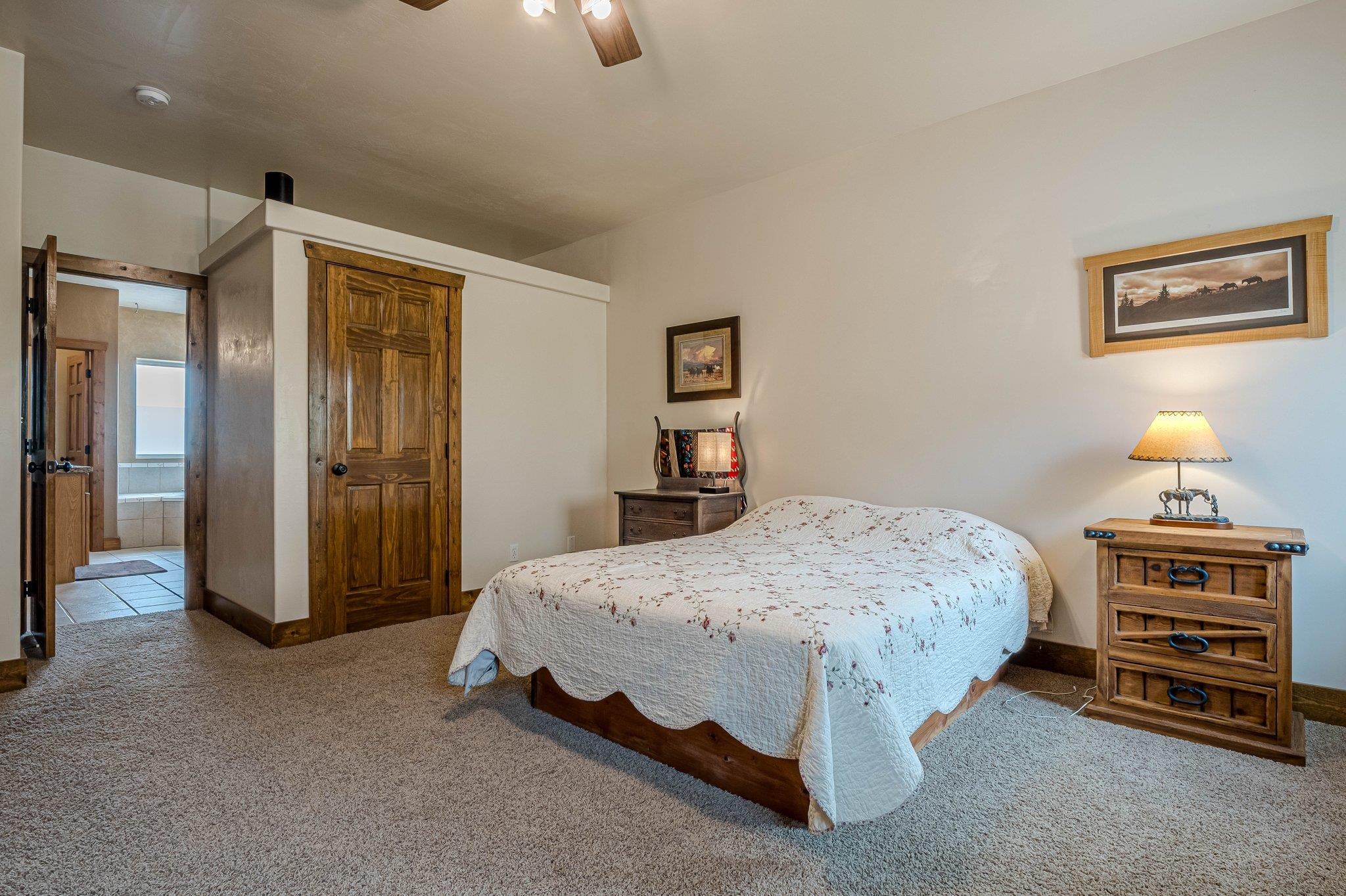 3652 1/2 G 7/10 Road Palisade, CO 81526 - Photo 27 of 42 a spacious bedroom with a bed and a lamp