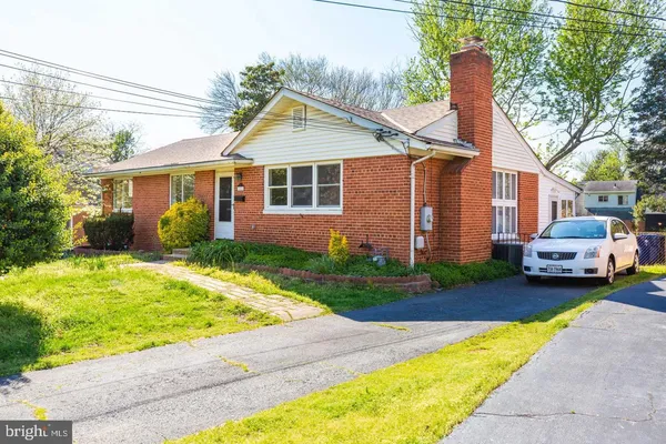 $3,900 | 502 North Mansfield Street, Alexandria, VA 22304