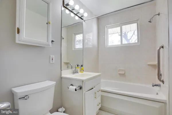 $3,900 | 502 North Mansfield Street, Alexandria, VA 22304