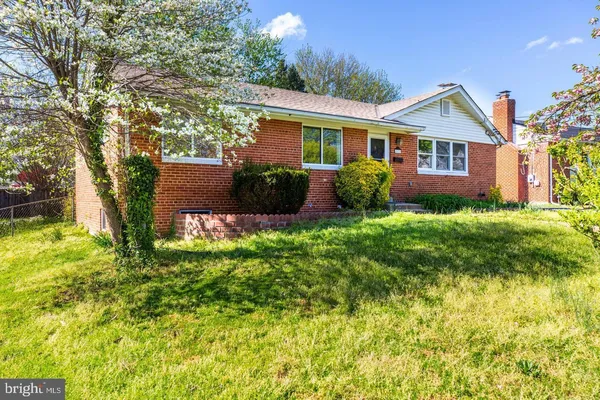 $3,900 | 502 North Mansfield Street, Alexandria, VA 22304