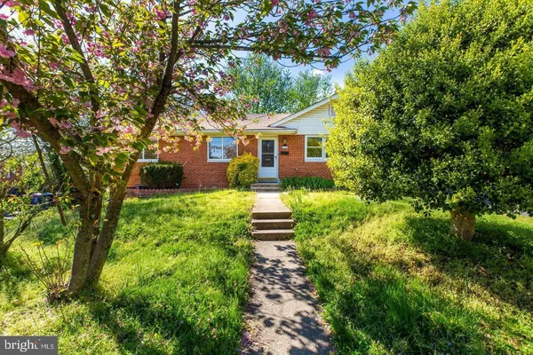 $3,900 | 502 North Mansfield Street, Alexandria, VA 22304