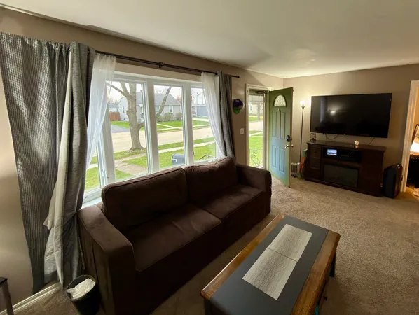 $2,195 | 1221 Agnes Avenue, Joliet, IL 60435