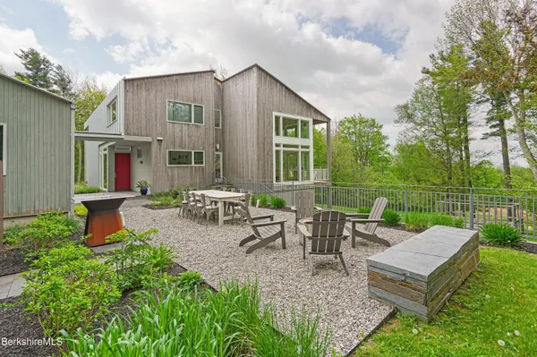 a view of backyard with a garden and plants