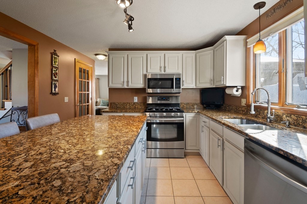 45 Somers Road East Longmeadow, MA 01028 - Photo 4 of 40 Gallery Image 4
