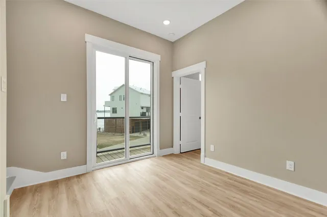 $5,000 | 28 Cmdr Runco Lane, Seabrook, TX 77586