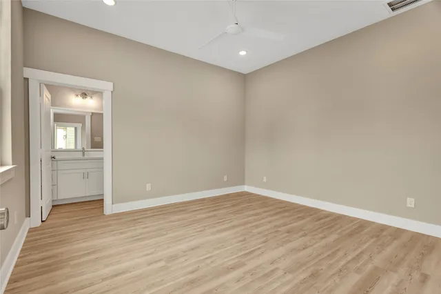 $5,000 | 28 Cmdr Runco Lane, Seabrook, TX 77586