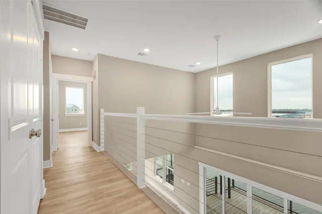 $5,000 | 28 Cmdr Runco Lane, Seabrook, TX 77586