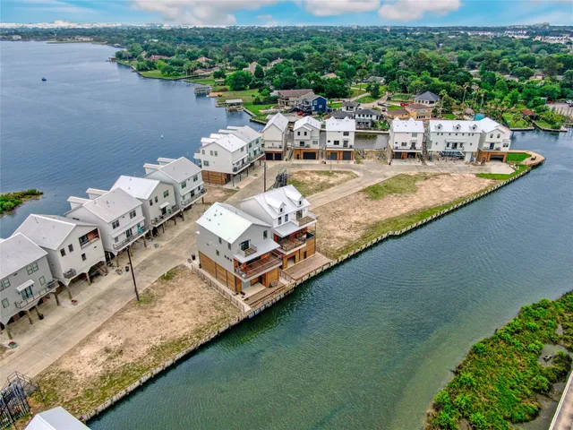 $5,000 | 28 Cmdr Runco Lane, Seabrook, TX 77586