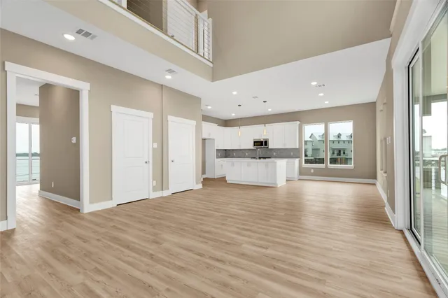 $5,000 | 28 Cmdr Runco Lane, Seabrook, TX 77586