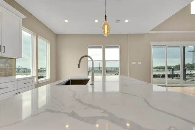 $5,000 | 28 Cmdr Runco Lane, Seabrook, TX 77586