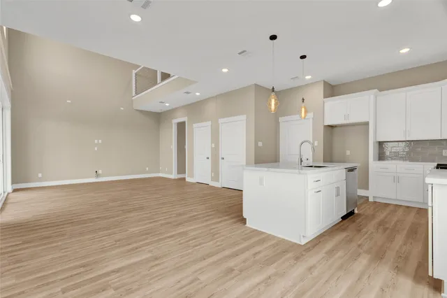 $5,000 | 28 Cmdr Runco Lane, Seabrook, TX 77586