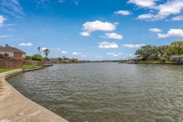 a view of a house with a big yard