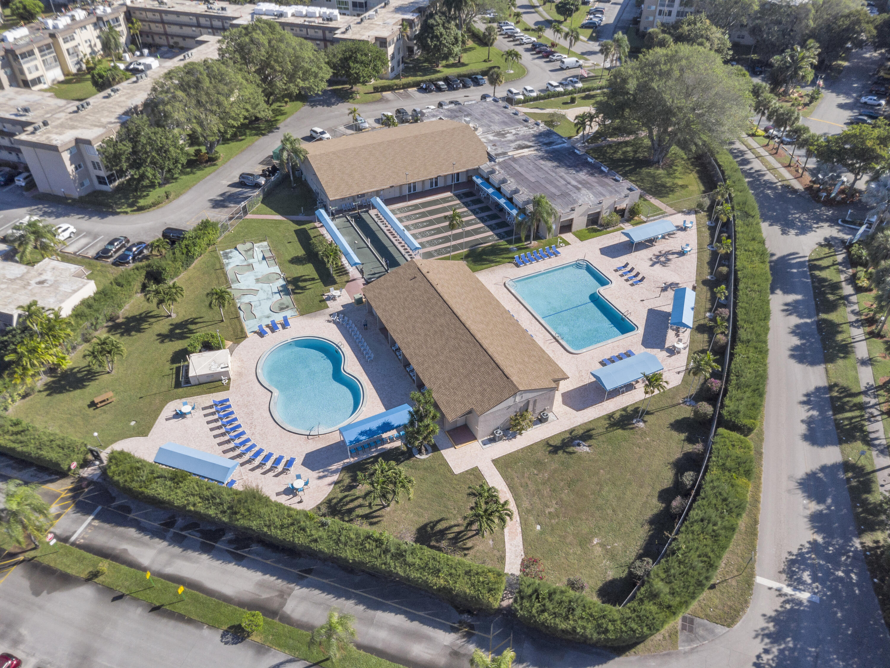 504 Davis Road, Unit 86 Palm Springs, FL 33461 - Photo 20 of 25 an aerial view of a house